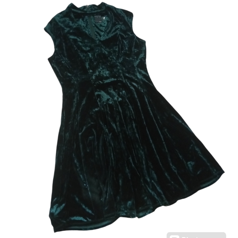 Gabby Skye Emerald Green Velvet Keyhole Choker Neck Skater Dress Size 8